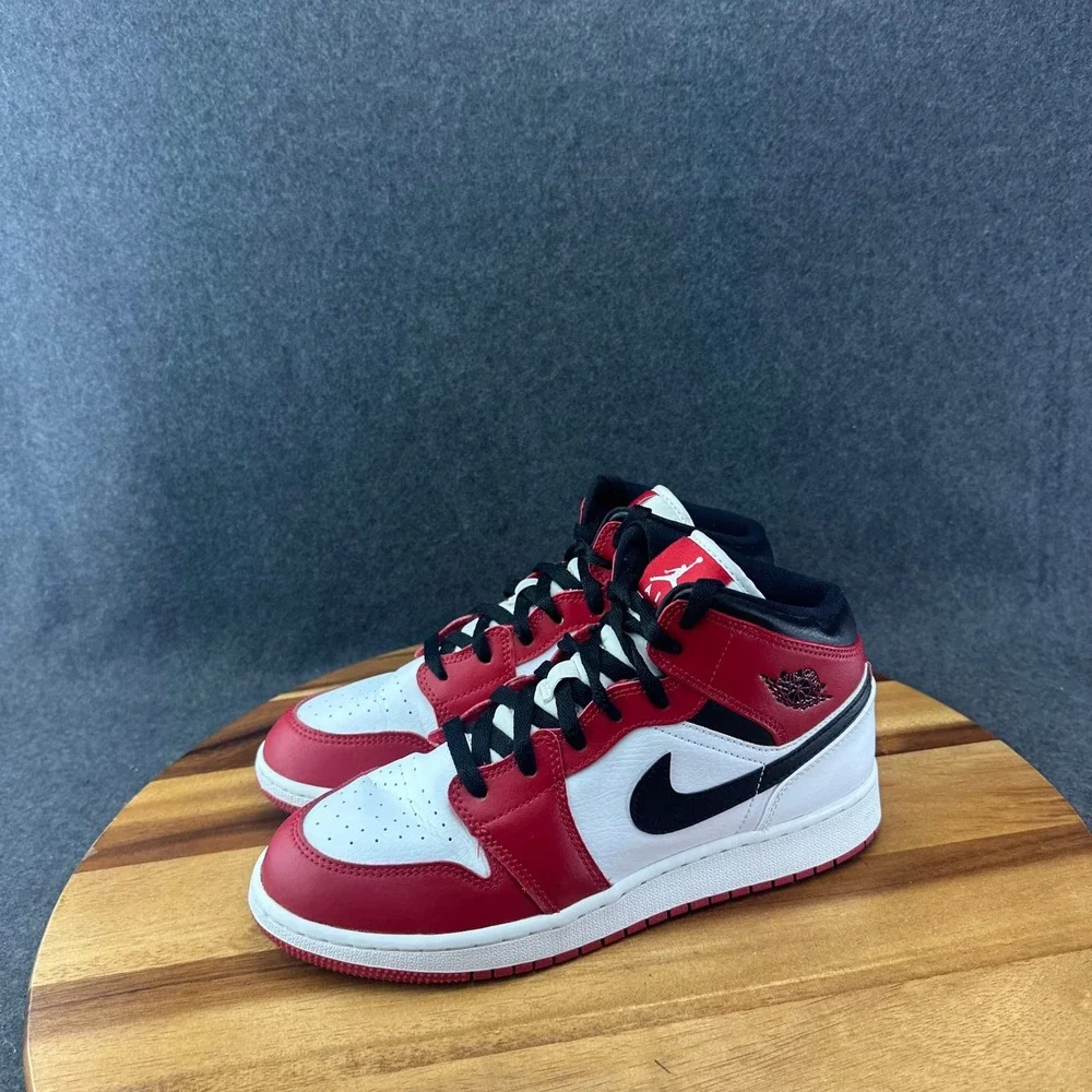 Air Jordan 1 Mid GS Chicago White Heel Red Black 554725-173 Sz 7Y Womens 8.5